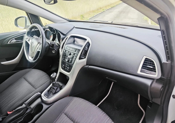 Opel Astra cena 16900 przebieg: 258000, rok produkcji 2011 z Sieradz małe 277
